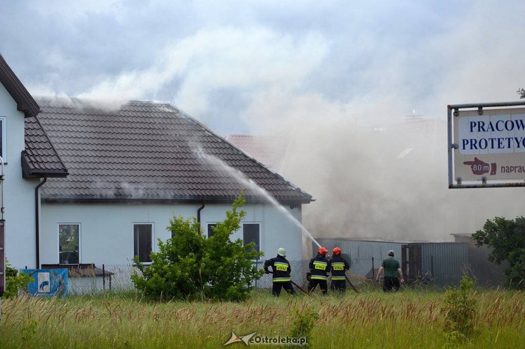 Pożar przy ul. Pędzicha [03.07.2019] - zdjęcie #32 - eOstroleka.pl