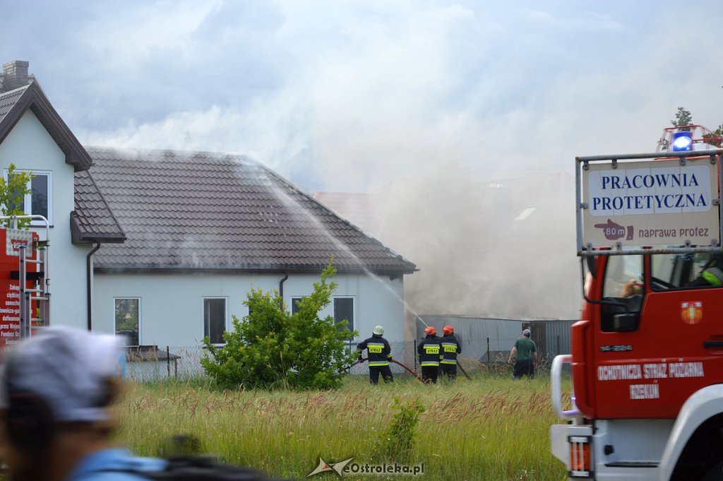 Pożar przy ul. Pędzicha [03.07.2019] - zdjęcie #33 - eOstroleka.pl
