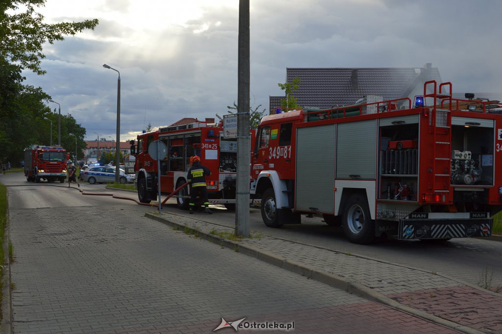 Pożar przy ul. Pędzicha [03.07.2019] - zdjęcie #34 - eOstroleka.pl