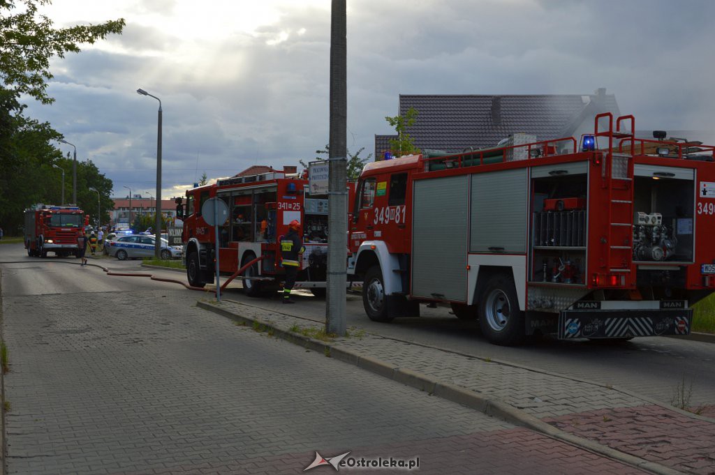 Pożar przy ul. Pędzicha [03.07.2019] - zdjęcie #35 - eOstroleka.pl