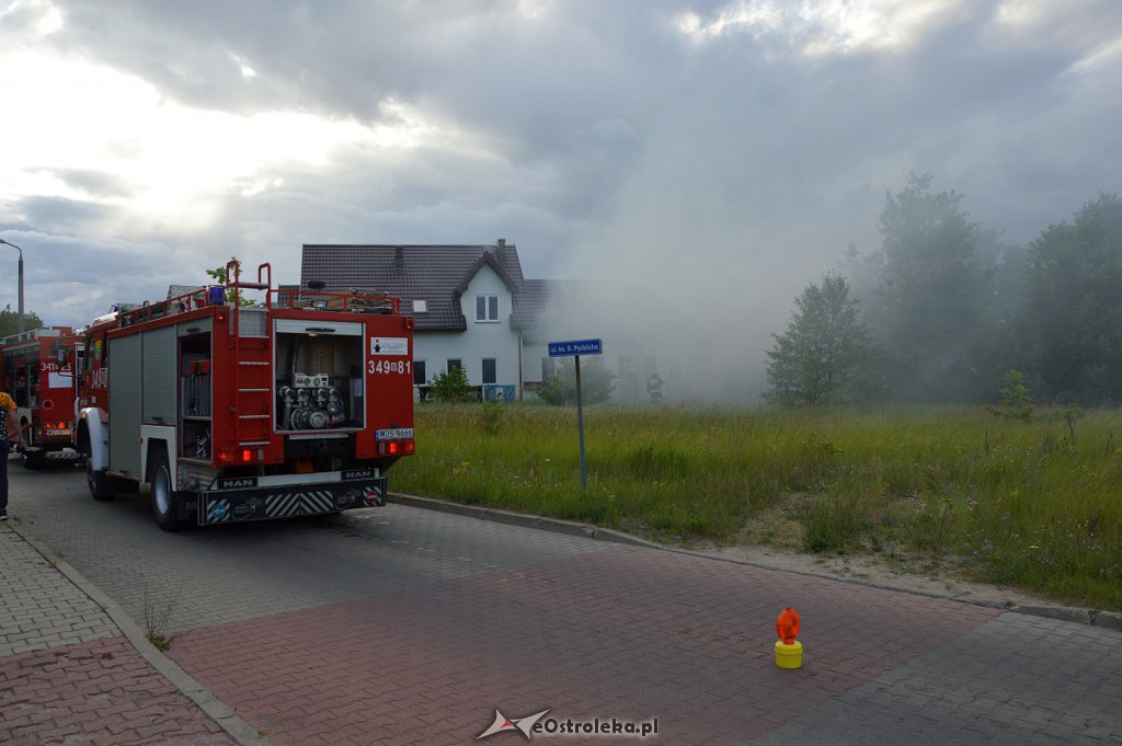 Pożar przy ul. Pędzicha [03.07.2019] - zdjęcie #36 - eOstroleka.pl