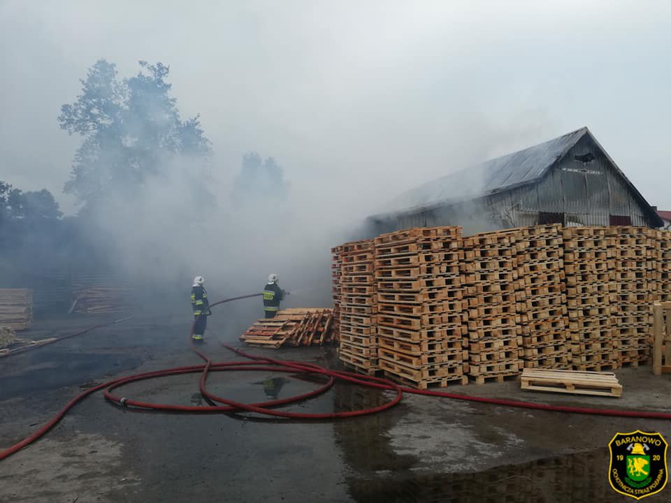 Pożar tartaku w Łęgu Starościńskim [07.07.2019] - zdjęcie #2 - eOstroleka.pl