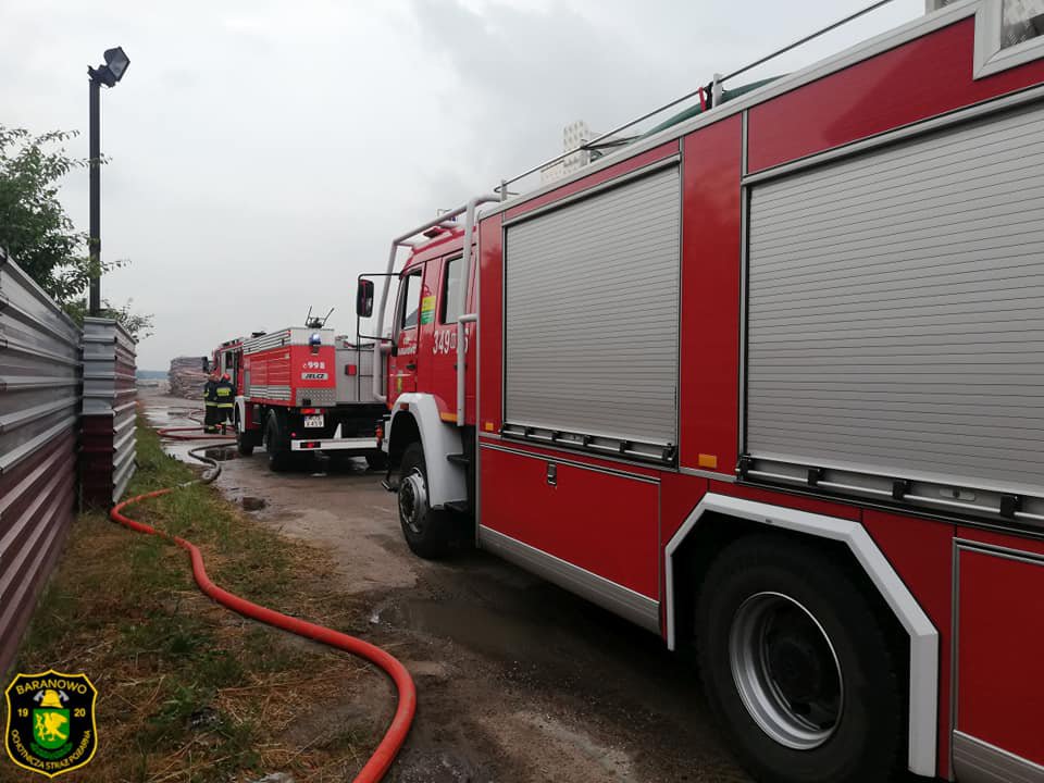 Pożar tartaku w Łęgu Starościńskim [07.07.2019] - zdjęcie #4 - eOstroleka.pl