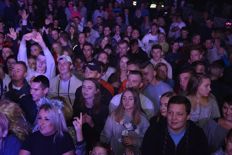 „Noc z gwiazdami pod gwiazdami” w Szarłacie: Koncert grupy Bayera i oświadczyny [ZDJĘCIA] - zdjęcie #72 - eOstroleka.pl