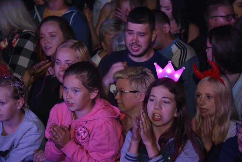 „Noc z gwiazdami pod gwiazdami” w Szarłacie: Koncert grupy Bayera i oświadczyny [ZDJĘCIA] - zdjęcie #63 - eOstroleka.pl