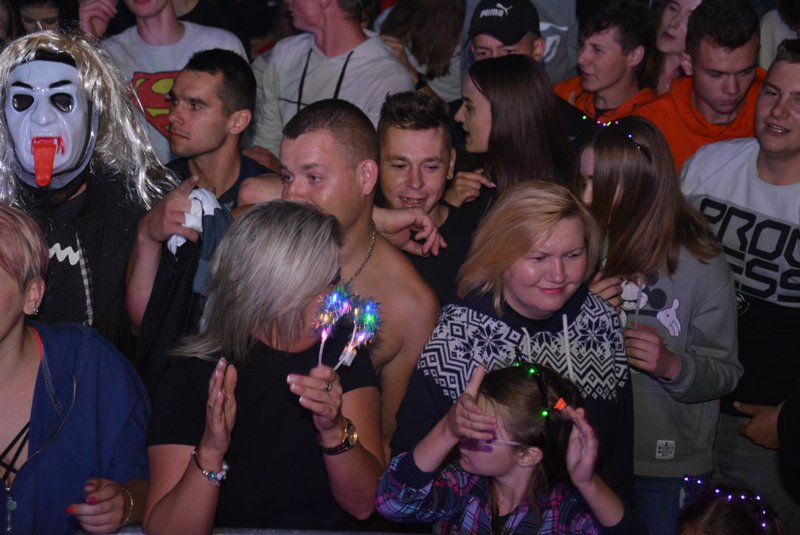 „Noc z gwiazdami pod gwiazdami” w Szarłacie: Koncert grupy Bayera i oświadczyny [ZDJĘCIA] - zdjęcie #62 - eOstroleka.pl