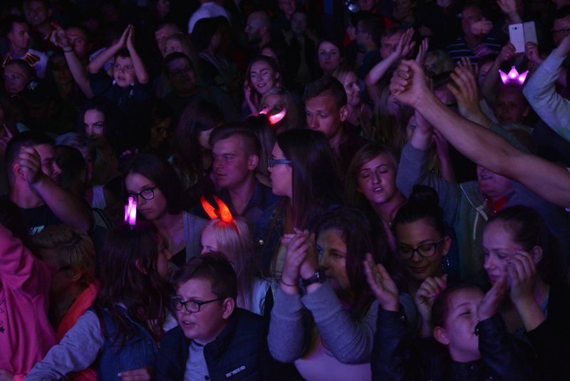 „Noc z gwiazdami pod gwiazdami” w Szarłacie: Koncert grupy Bayera i oświadczyny [ZDJĘCIA] - zdjęcie #44 - eOstroleka.pl