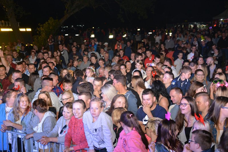 „Noc z gwiazdami pod gwiazdami” w Szarłacie: Koncert grupy Bayera i oświadczyny [ZDJĘCIA] - zdjęcie #103 - eOstroleka.pl