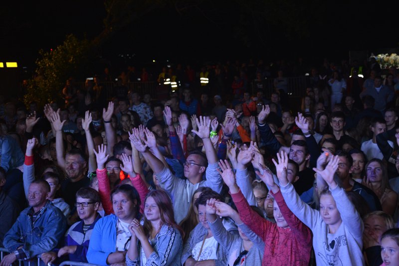 „Noc z gwiazdami pod gwiazdami” w Szarłacie: Koncert grupy Bayera i oświadczyny [ZDJĘCIA] - zdjęcie #104 - eOstroleka.pl