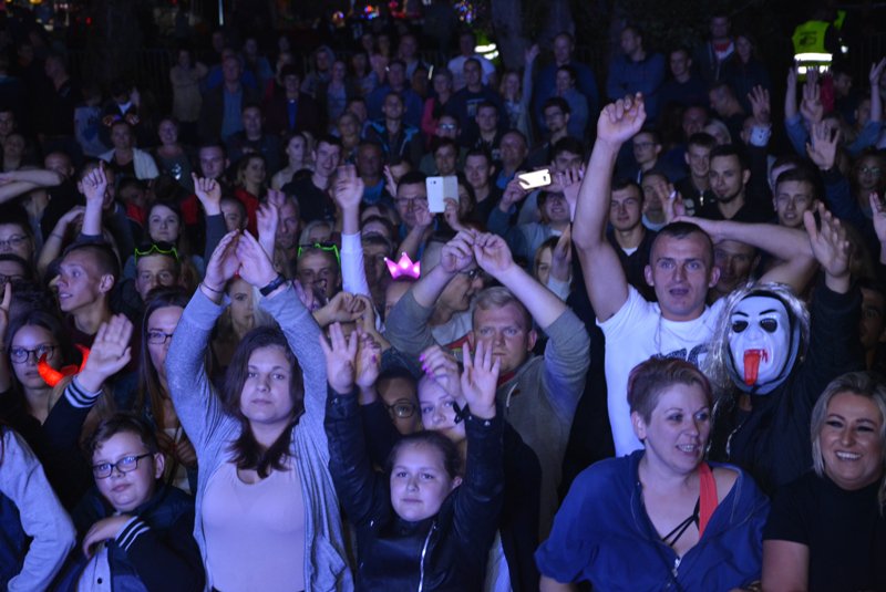 „Noc z gwiazdami pod gwiazdami” w Szarłacie: Koncert grupy Bayera i oświadczyny [ZDJĘCIA] - zdjęcie #105 - eOstroleka.pl