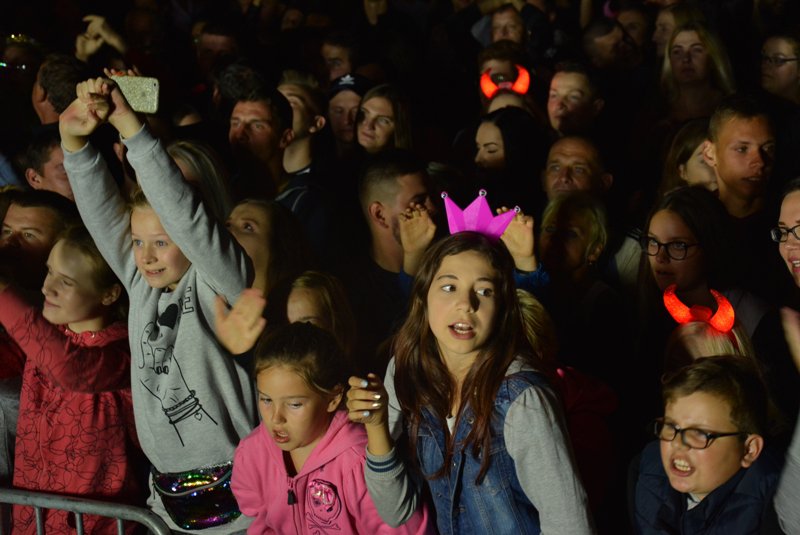 „Noc z gwiazdami pod gwiazdami” w Szarłacie: Koncert grupy Bayera i oświadczyny [ZDJĘCIA] - zdjęcie #115 - eOstroleka.pl