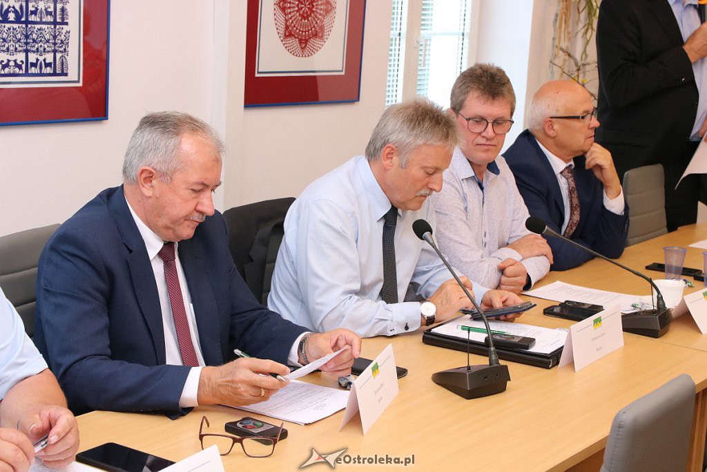VIII sesja Rady Powiatu w Ostrołęce [26.07.2019] - zdjęcie #17 - eOstroleka.pl