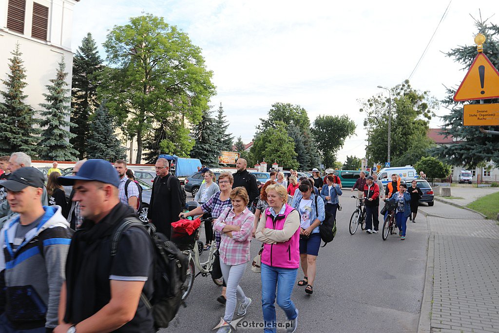 Piesza Pielgrzymka Łomżyńska na Jasną Górę 2019 [01.08.2019] - zdjęcie #65 - eOstroleka.pl