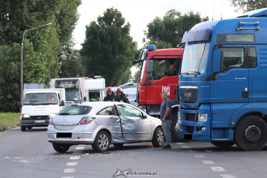 Wypadek na Alei Wojska Polskiego [22.08.2019] - zdjęcie #6 - eOstroleka.pl
