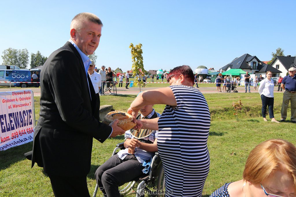 Dożynki parafialno-gminno-powiatowe. Tak się bawią w Olszewo-Borkach [24.08.2019 - zdjęcie #55 - eOstroleka.pl