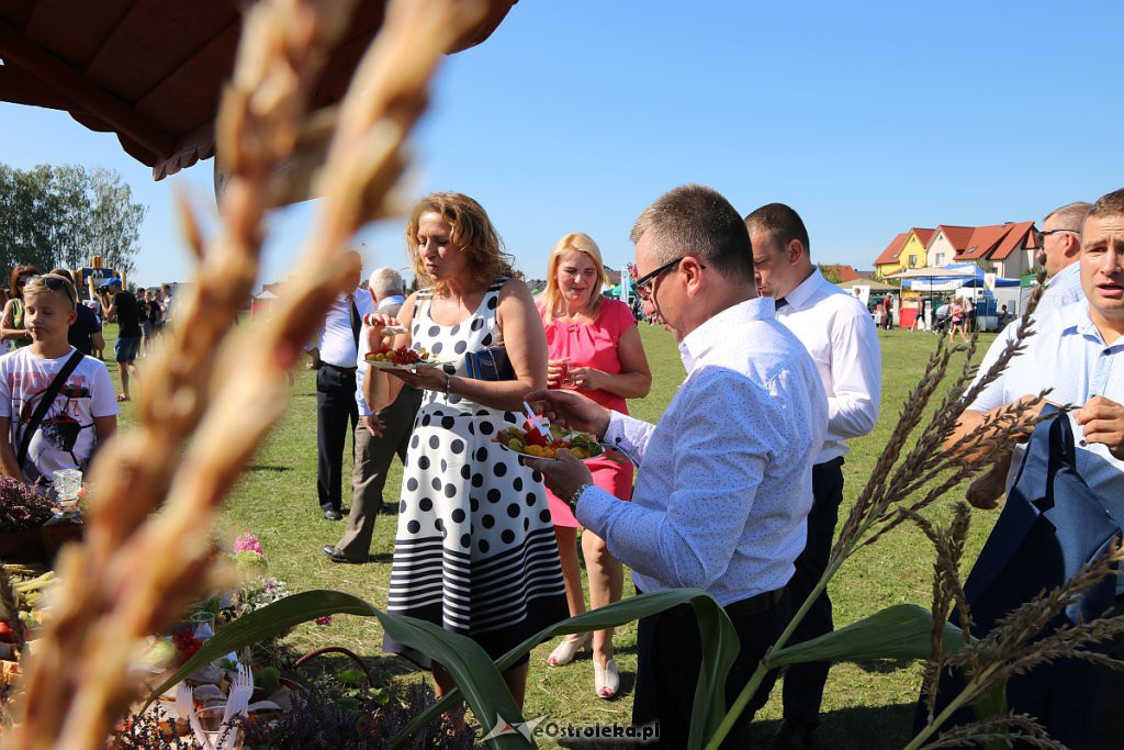 Dożynki parafialno-gminno-powiatowe. Tak się bawią w Olszewo-Borkach [24.08.2019 - zdjęcie #38 - eOstroleka.pl
