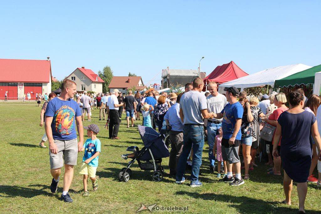 Dożynki parafialno-gminno-powiatowe. Tak się bawią w Olszewo-Borkach [24.08.2019 - zdjęcie #18 - eOstroleka.pl