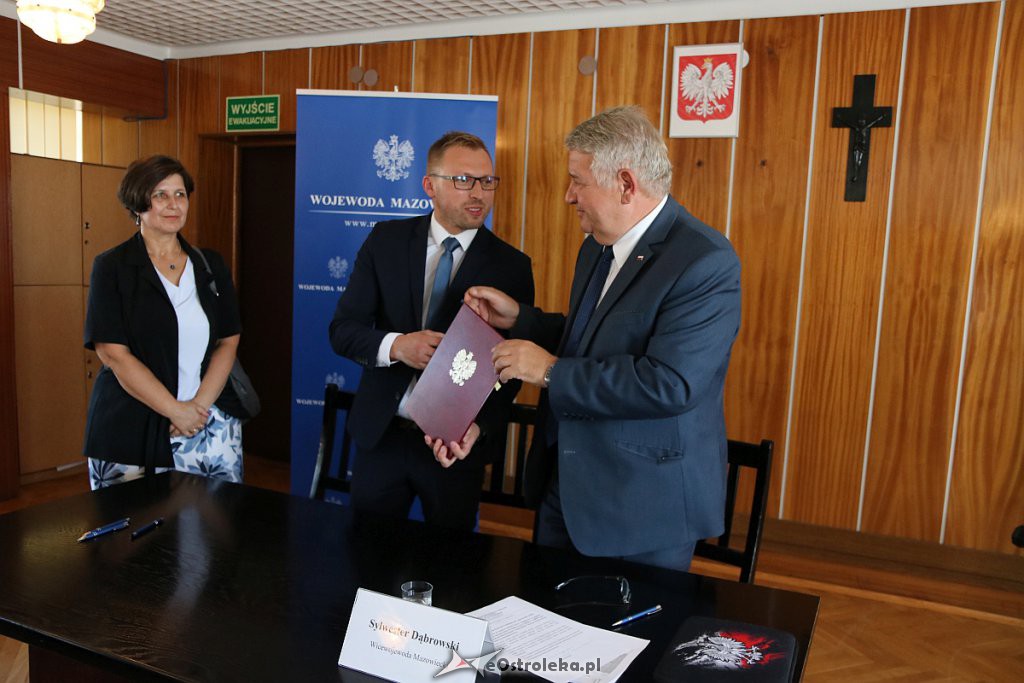 Podpisano umowy w ramach Funduszu Rozwoju Przewozów Autobusowych [27.08.2018] - zdjęcie #2 - eOstroleka.pl