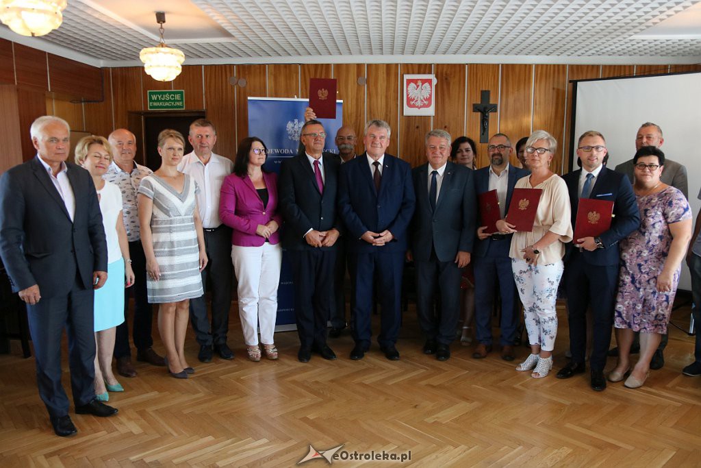 Podpisano umowy w ramach Funduszu Rozwoju Przewozów Autobusowych [27.08.2018] - zdjęcie #1 - eOstroleka.pl