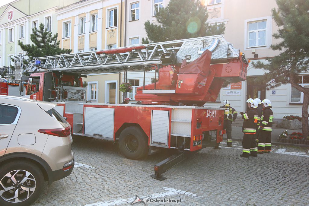 Ewakuacja budynków ratusza i starostwa powiatowego [28.08.2019] - zdjęcie #44 - eOstroleka.pl