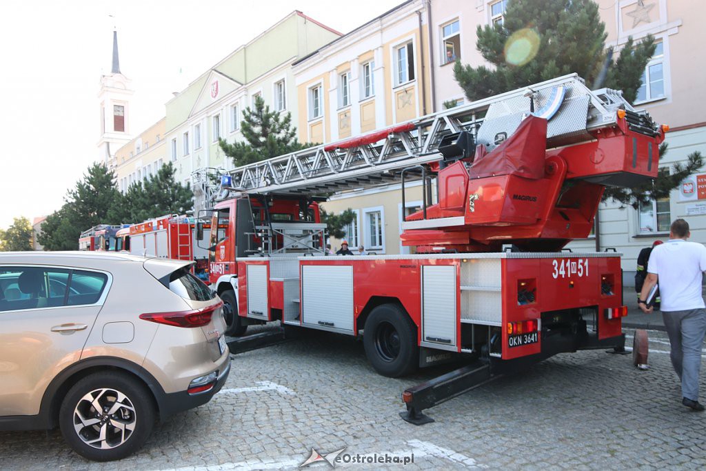 Ewakuacja budynków ratusza i starostwa powiatowego [28.08.2019] - zdjęcie #43 - eOstroleka.pl