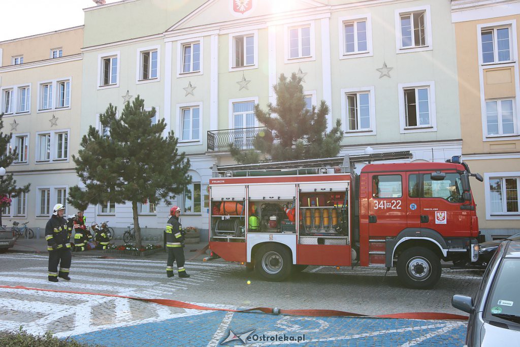 Ewakuacja budynków ratusza i starostwa powiatowego [28.08.2019] - zdjęcie #61 - eOstroleka.pl
