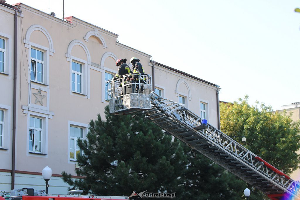 Ewakuacja budynków ratusza i starostwa powiatowego [28.08.2019] - zdjęcie #63 - eOstroleka.pl