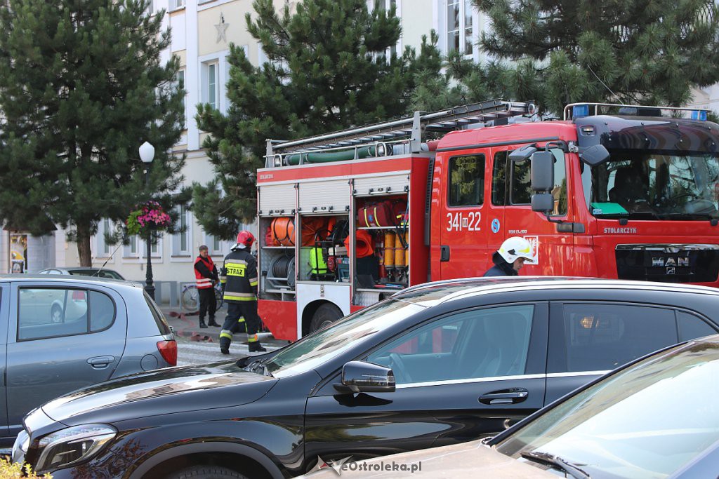 Ewakuacja budynków ratusza i starostwa powiatowego [28.08.2019] - zdjęcie #10 - eOstroleka.pl