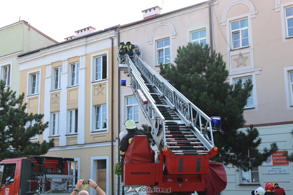 Ewakuacja budynków ratusza i starostwa powiatowego [28.08.2019] - zdjęcie #41 - eOstroleka.pl