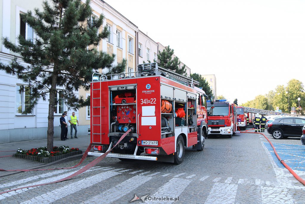 Ewakuacja budynków ratusza i starostwa powiatowego [28.08.2019] - zdjęcie #82 - eOstroleka.pl