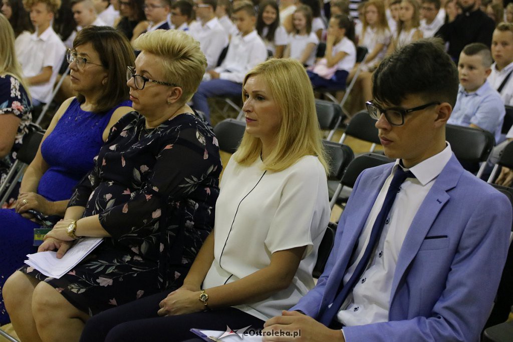 Rozpoczęcie roku szkolnego w SP nr 6 [02.09.2019] - zdjęcie #5 - eOstroleka.pl