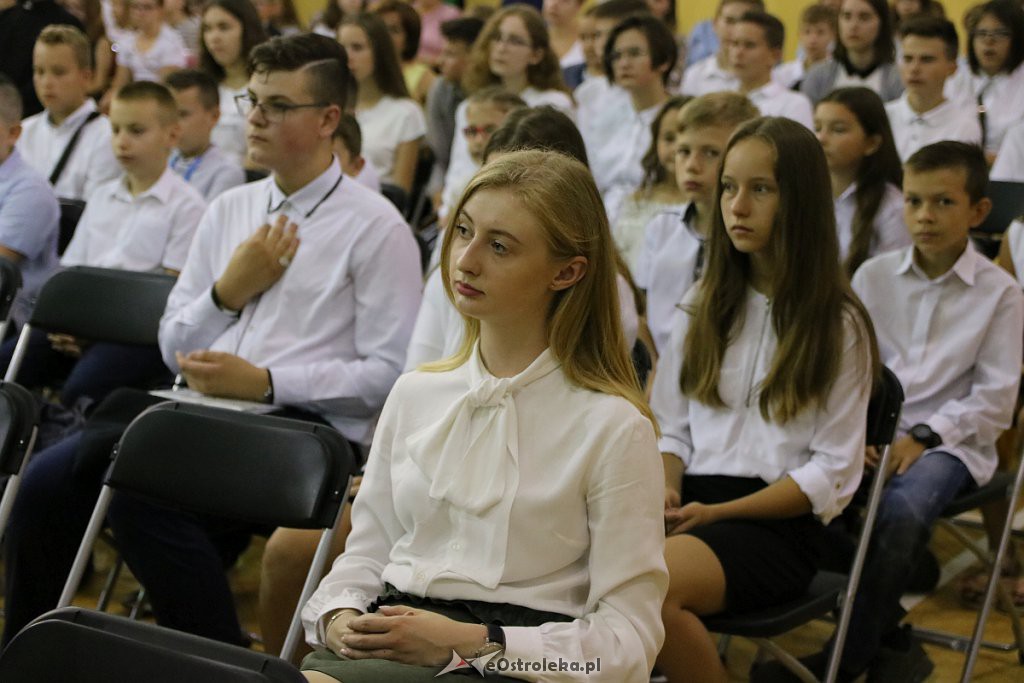 Rozpoczęcie roku szkolnego w SP nr 6 [02.09.2019] - zdjęcie #7 - eOstroleka.pl