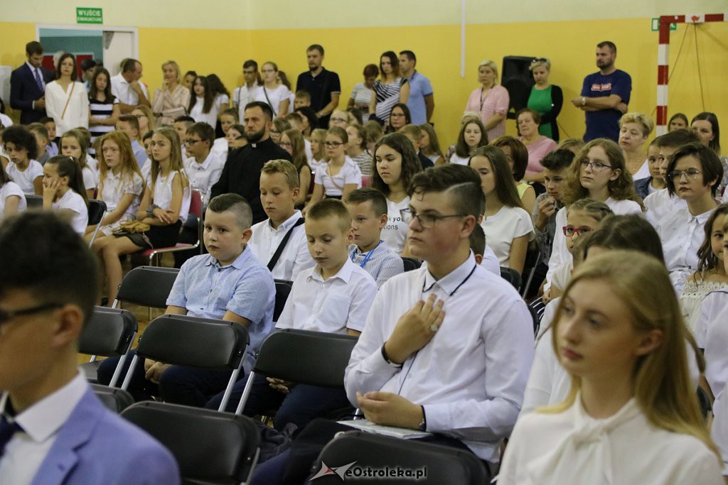 Rozpoczęcie roku szkolnego w SP nr 6 [02.09.2019] - zdjęcie #9 - eOstroleka.pl