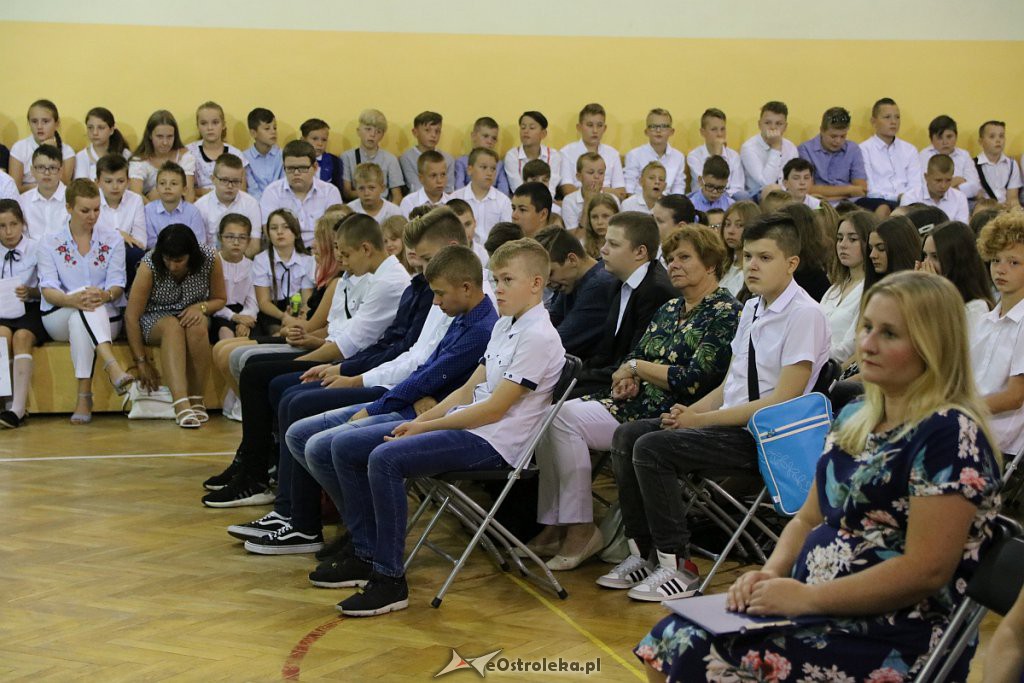 Rozpoczęcie roku szkolnego w SP nr 6 [02.09.2019] - zdjęcie #10 - eOstroleka.pl