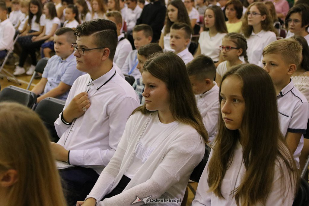 Rozpoczęcie roku szkolnego w SP nr 6 [02.09.2019] - zdjęcie #12 - eOstroleka.pl