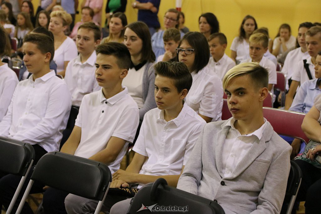 Rozpoczęcie roku szkolnego w SP nr 6 [02.09.2019] - zdjęcie #17 - eOstroleka.pl