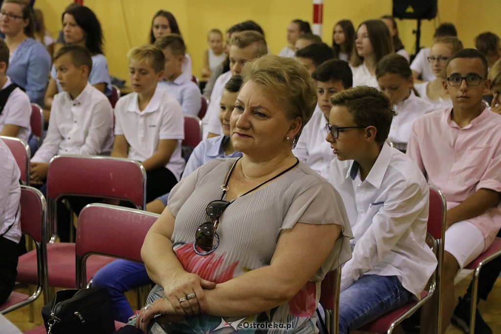 Rozpoczęcie roku szkolnego w SP nr 6 [02.09.2019] - zdjęcie #20 - eOstroleka.pl