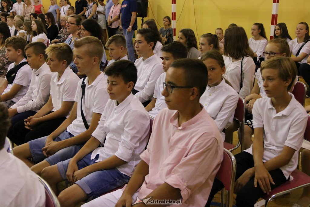 Rozpoczęcie roku szkolnego w SP nr 6 [02.09.2019] - zdjęcie #24 - eOstroleka.pl