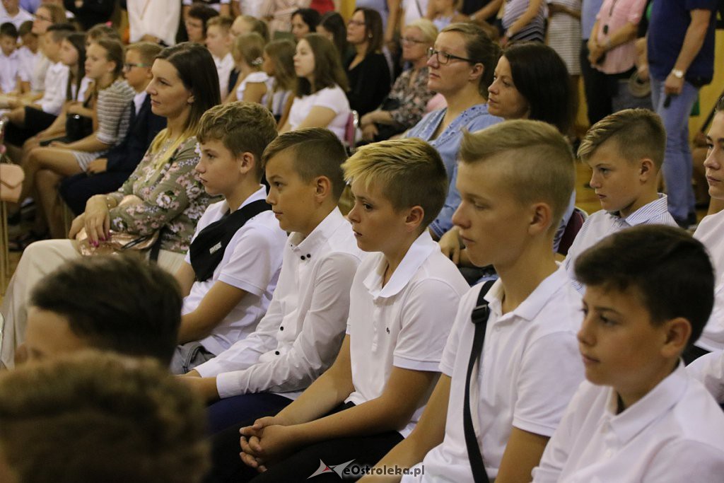 Rozpoczęcie roku szkolnego w SP nr 6 [02.09.2019] - zdjęcie #25 - eOstroleka.pl