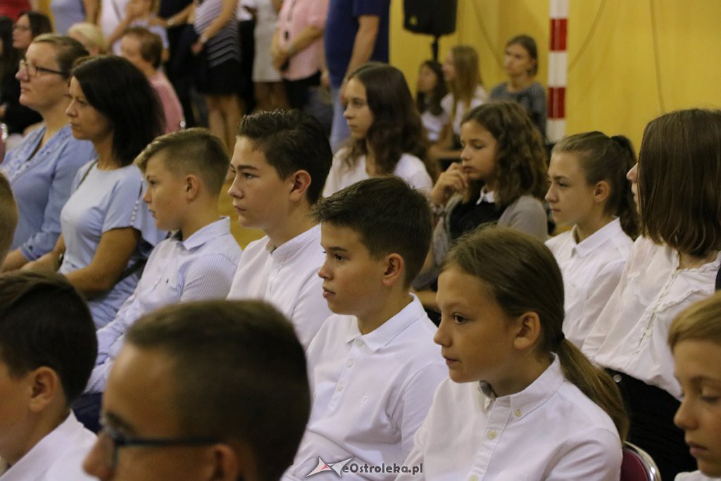 Rozpoczęcie roku szkolnego w SP nr 6 [02.09.2019] - zdjęcie #27 - eOstroleka.pl