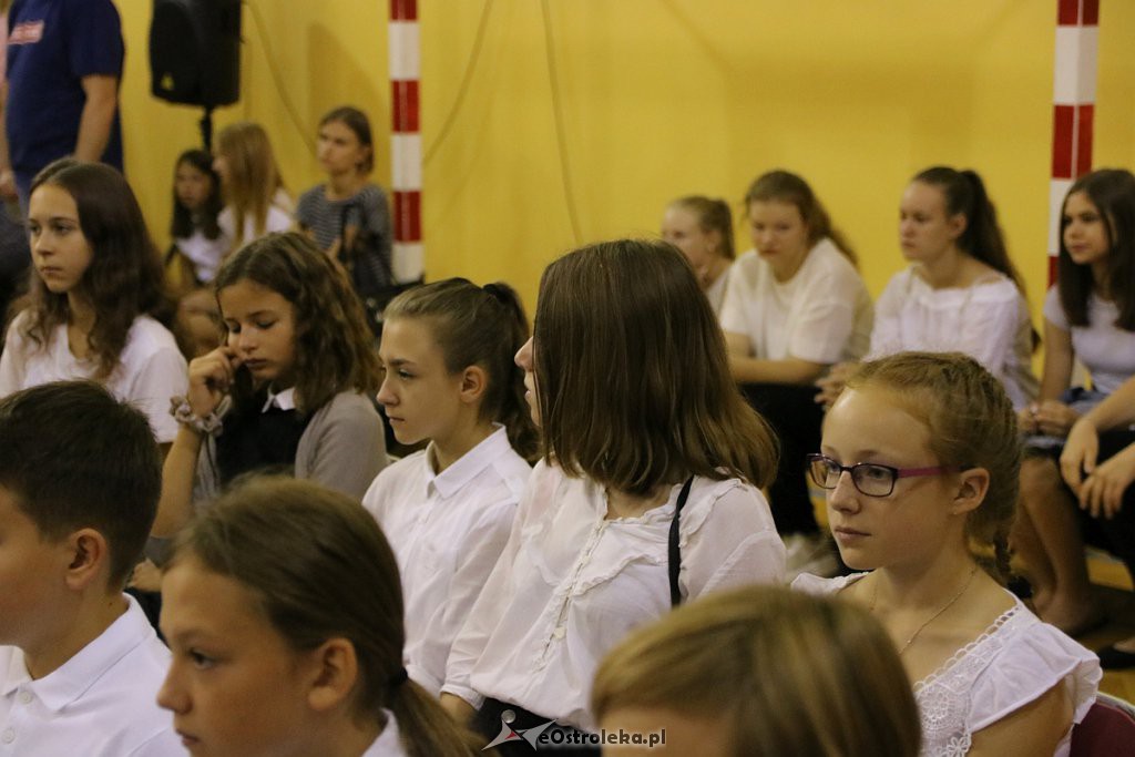 Rozpoczęcie roku szkolnego w SP nr 6 [02.09.2019] - zdjęcie #28 - eOstroleka.pl