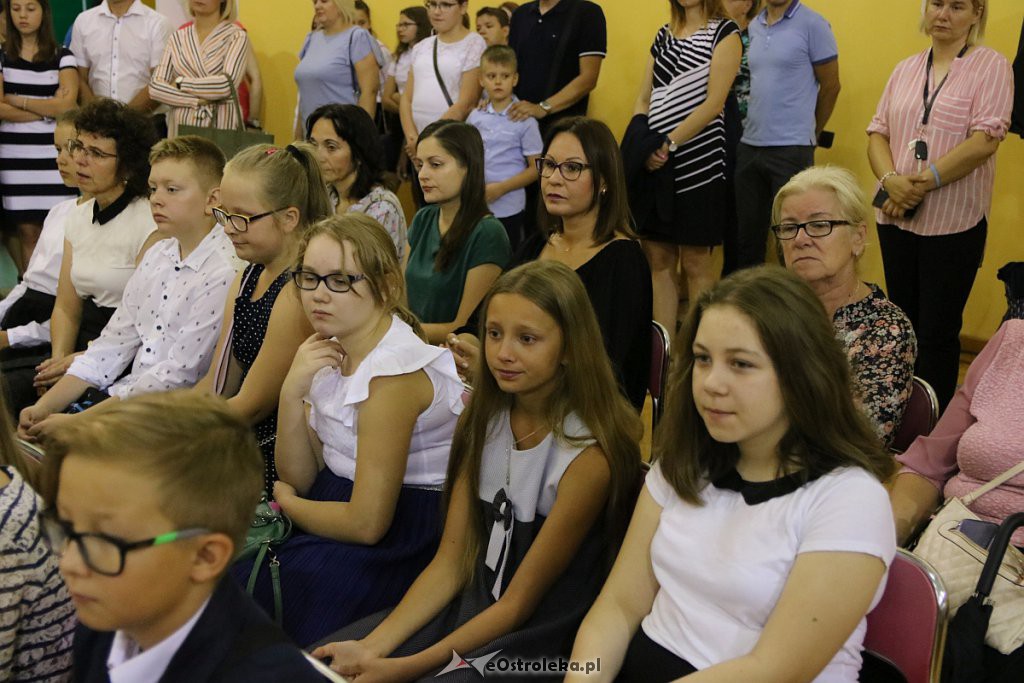 Rozpoczęcie roku szkolnego w SP nr 6 [02.09.2019] - zdjęcie #31 - eOstroleka.pl