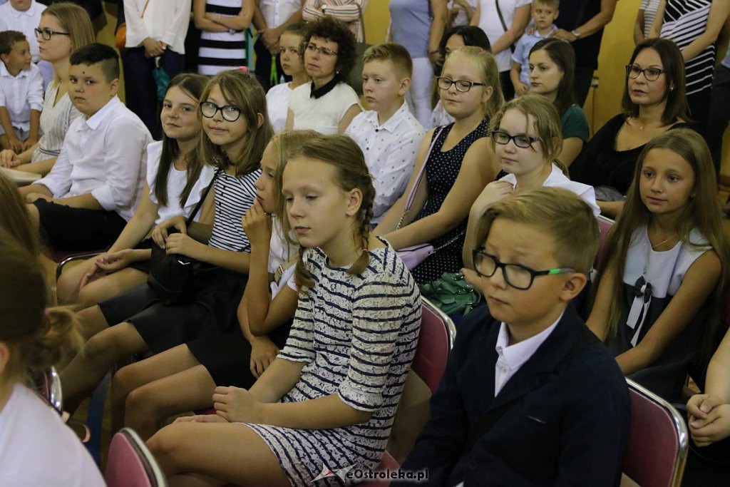 Rozpoczęcie roku szkolnego w SP nr 6 [02.09.2019] - zdjęcie #32 - eOstroleka.pl