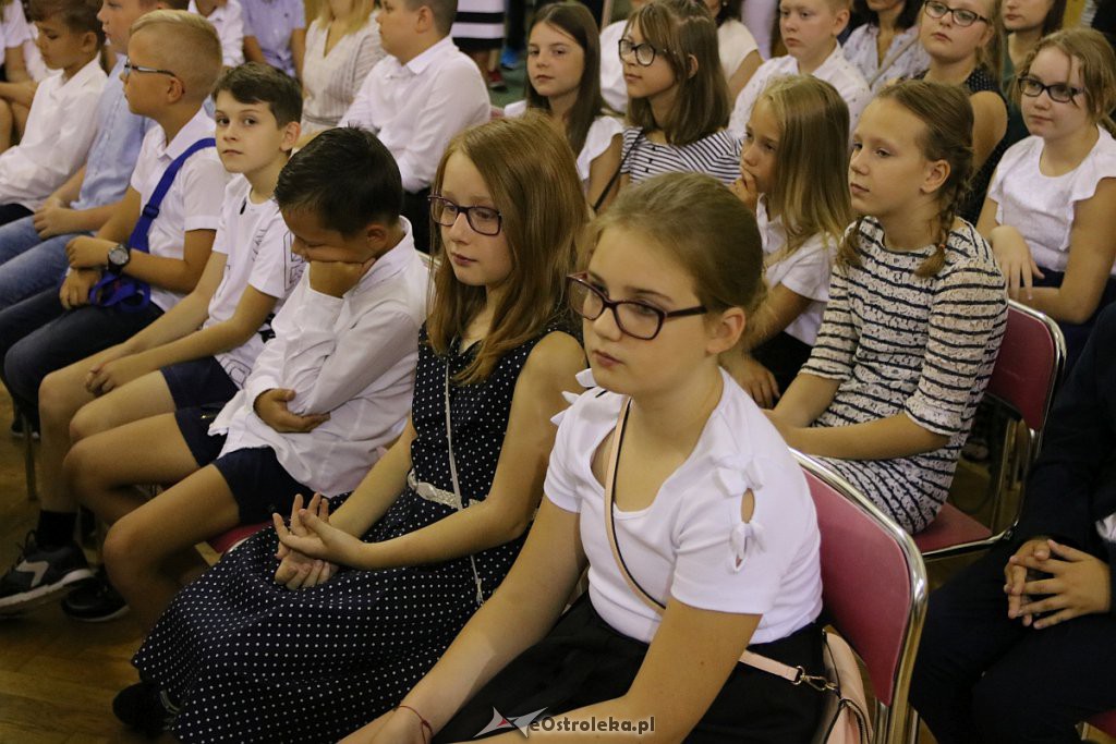 Rozpoczęcie roku szkolnego w SP nr 6 [02.09.2019] - zdjęcie #33 - eOstroleka.pl