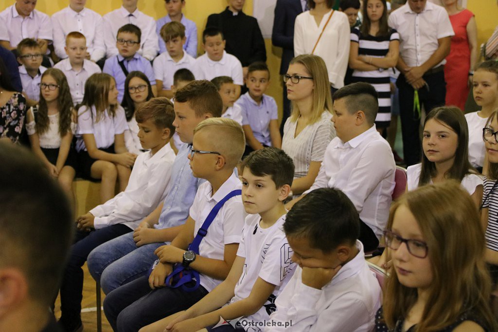 Rozpoczęcie roku szkolnego w SP nr 6 [02.09.2019] - zdjęcie #34 - eOstroleka.pl