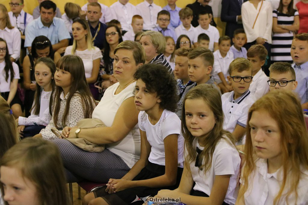 Rozpoczęcie roku szkolnego w SP nr 6 [02.09.2019] - zdjęcie #38 - eOstroleka.pl