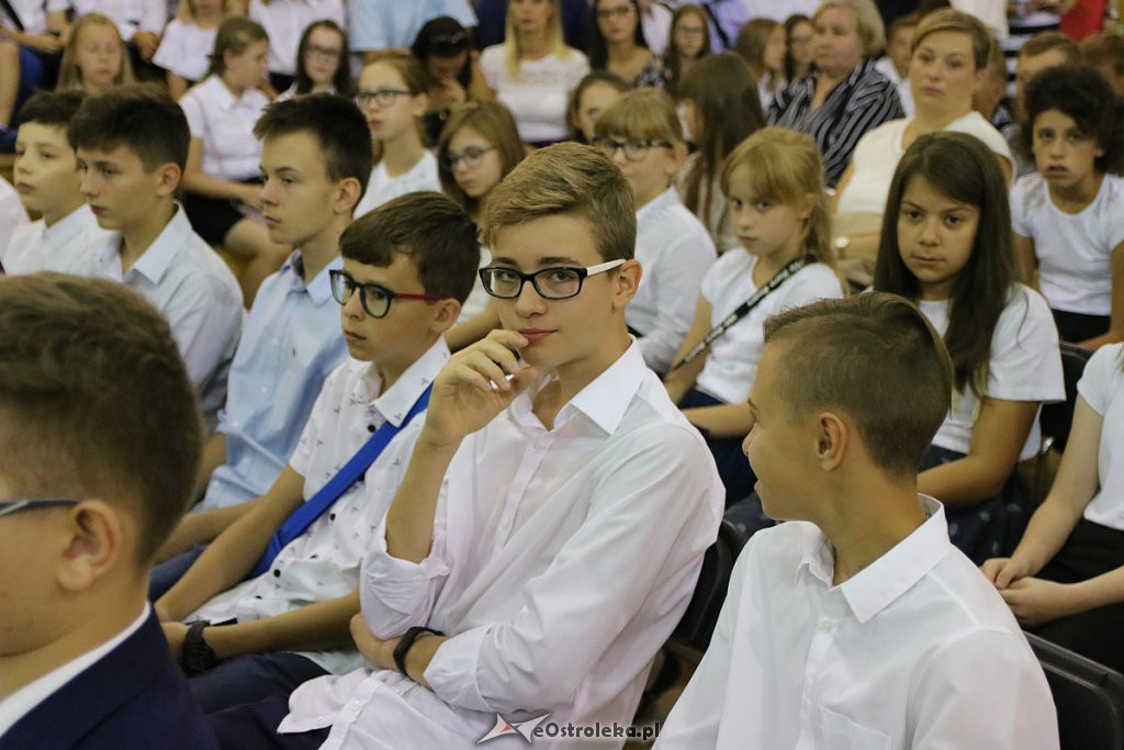 Rozpoczęcie roku szkolnego w SP nr 6 [02.09.2019] - zdjęcie #41 - eOstroleka.pl