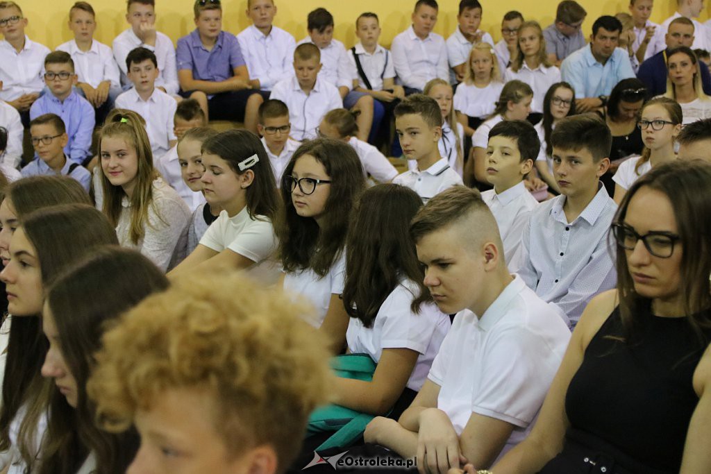 Rozpoczęcie roku szkolnego w SP nr 6 [02.09.2019] - zdjęcie #44 - eOstroleka.pl