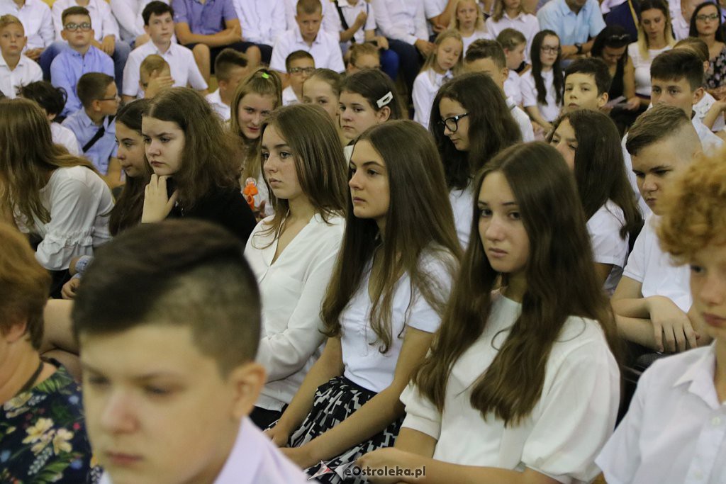 Rozpoczęcie roku szkolnego w SP nr 6 [02.09.2019] - zdjęcie #46 - eOstroleka.pl