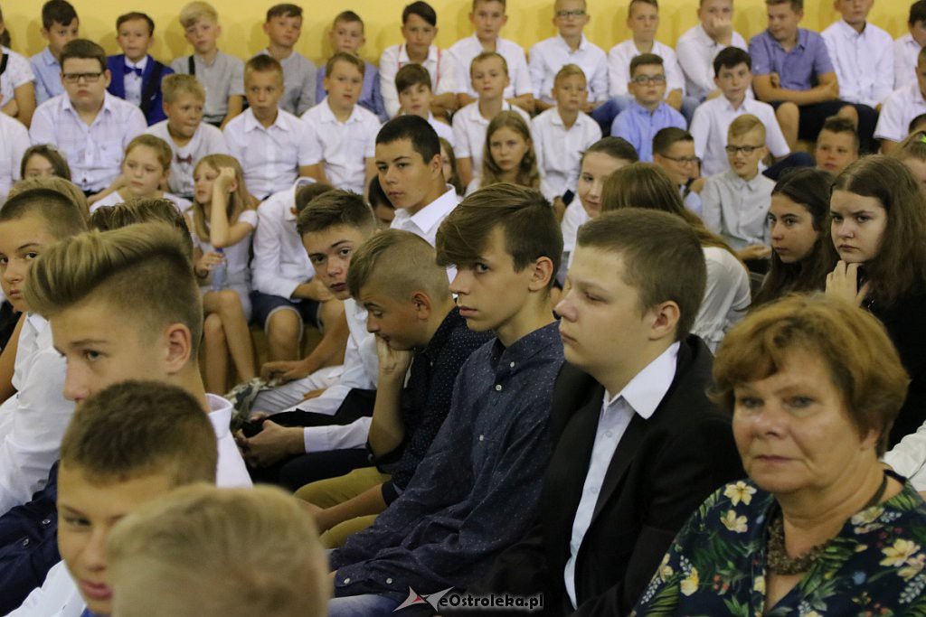 Rozpoczęcie roku szkolnego w SP nr 6 [02.09.2019] - zdjęcie #48 - eOstroleka.pl